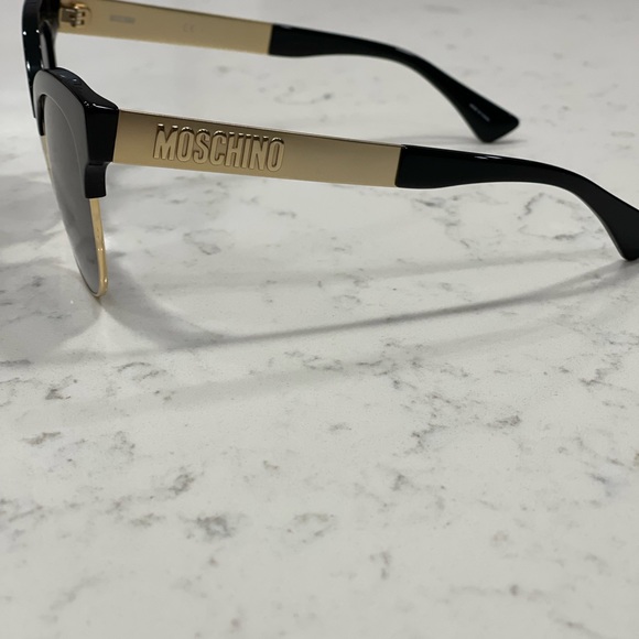 🕶☀️Brand NEW Moschino Sunglasses - Picture 4 of 5